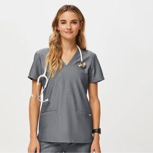 FIGS Casma Three-Pocket Scrub Top Medium Technical Collection Gray FW1100 NEW